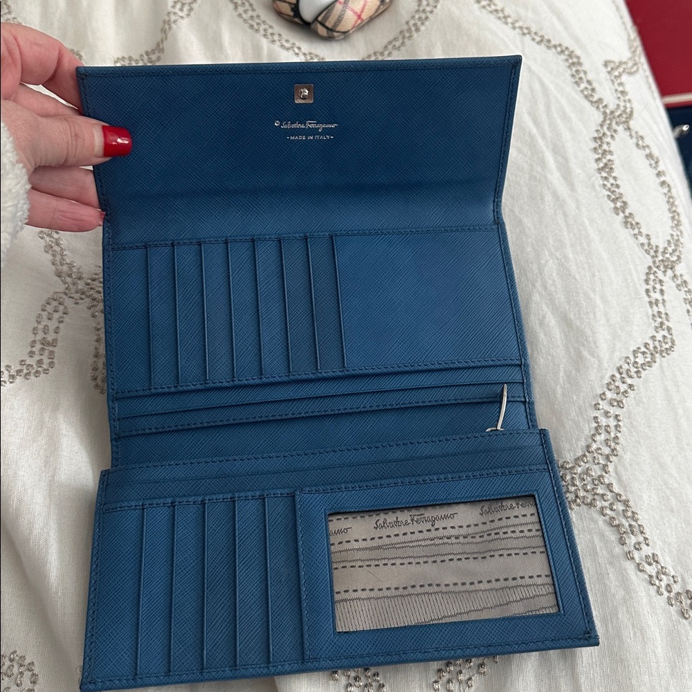 Ferragamo blue wallet bow pristine vintage trifold zip coin storage